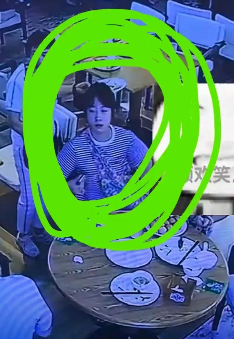 这就是酒店捏鸡蛋姐，酒店服务员，说细节：邻桌大妈曾劝说反被骂，用10多分钟，当着