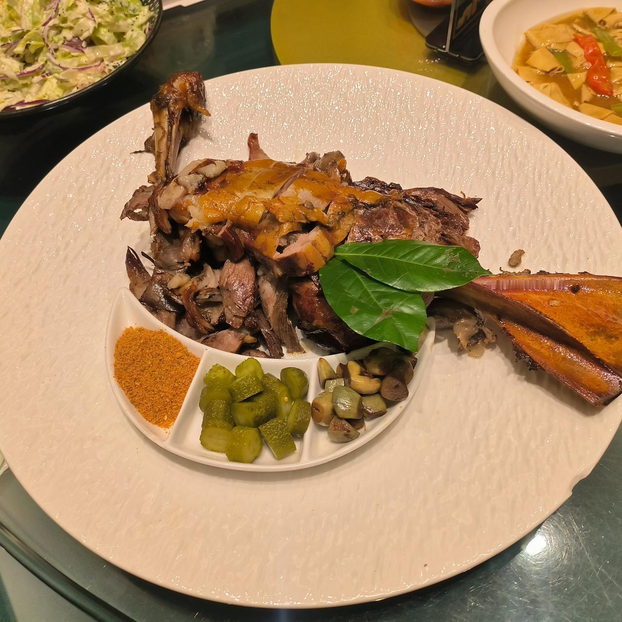 看到一个1966年的被退休了，因为他档案中入团手续中是1965年出生，以此为依据