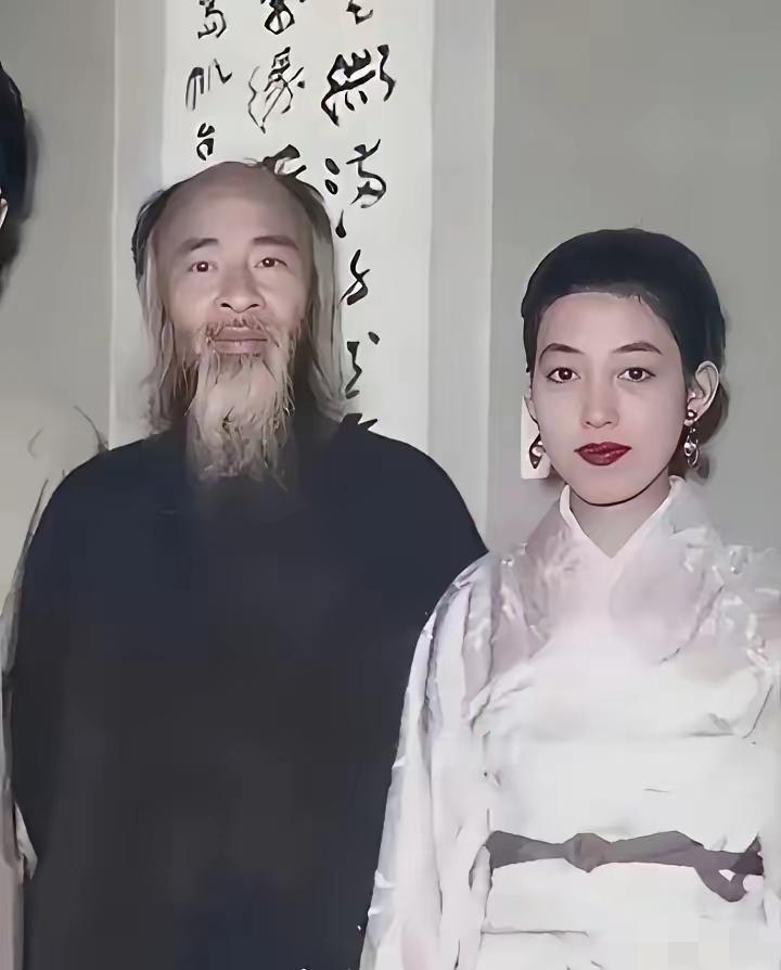 1954年张大千去日本遇到了山田喜美子，当时张大千已年过五旬，喜美子才18岁，成