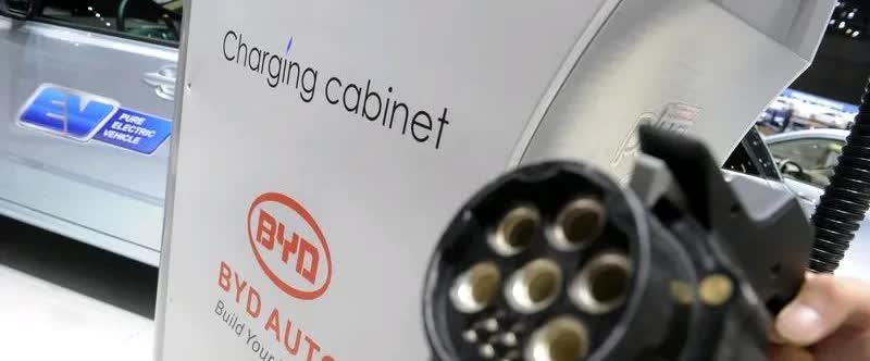 大众汽车全面采用磷酸铁锂电池，这着实让比亚迪技术更胜一筹。比亚迪向来是磷酸铁锂电