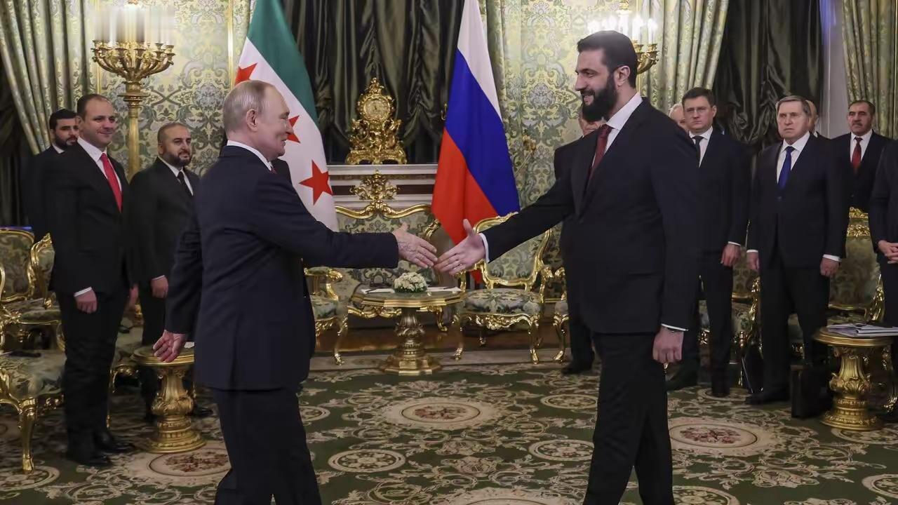 俄粉和乌粉难得在库尔德事件上这么的一致，一致痛骂库尔德人不服从阿拉伯人。只不过