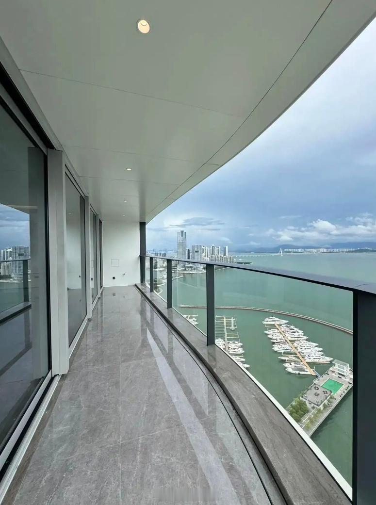 蛇口招商玺家园425平，高楼层，7600万成交，单价17.9万。西端头，业主原