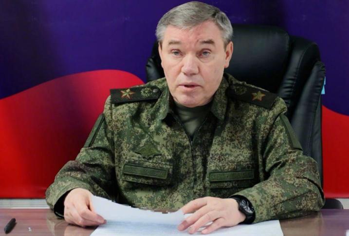 俄军总参谋长两次扎堆去南部前线，大战真要来了！4月21号，俄罗斯总参谋长格拉