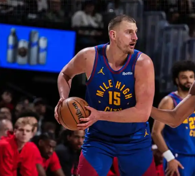 约老师的三分真的退化严重，到底还是有伤病手腕还是就是三分能力不行了