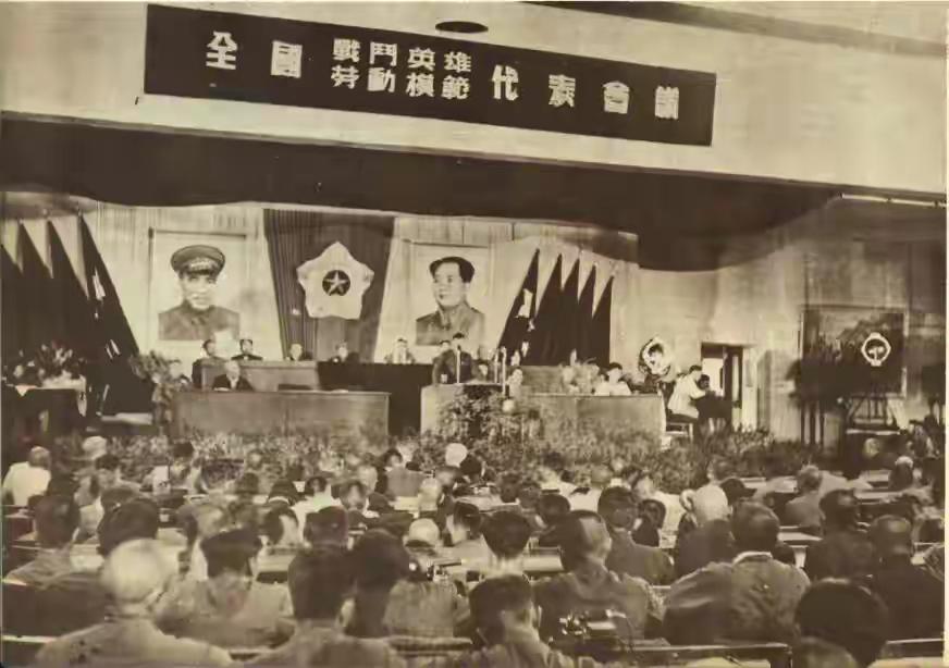 生老病死全兜底！前三十年的铁饭碗，是抵御资本异化的最强护盾！这话搁现在听，不