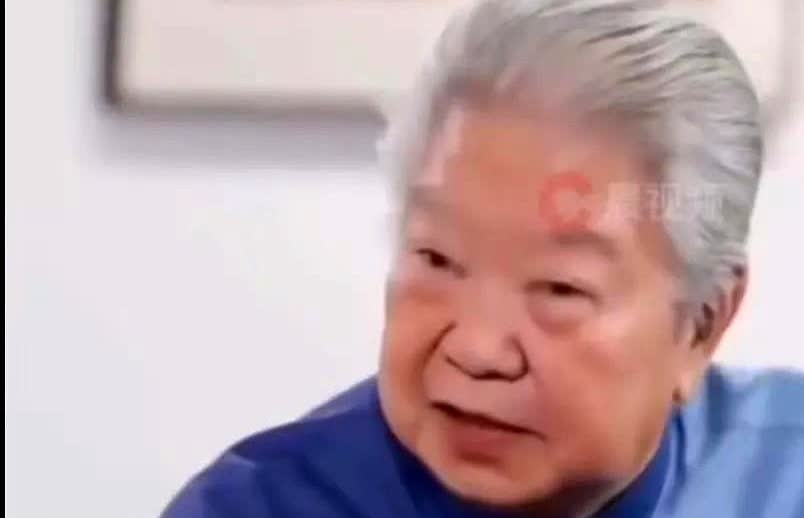 蔡澜直言“传宗接代是穷人的执念”，养育孩子责任太过沉重，网友：才子都是不婚族，我