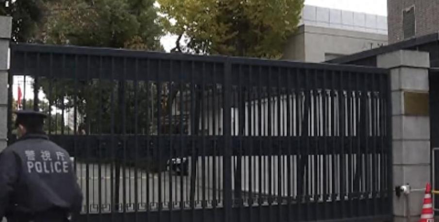 “居然改口了！”闯入中国大使馆的日本陆上自卫队少尉声称，“他要面见中国大使，然后