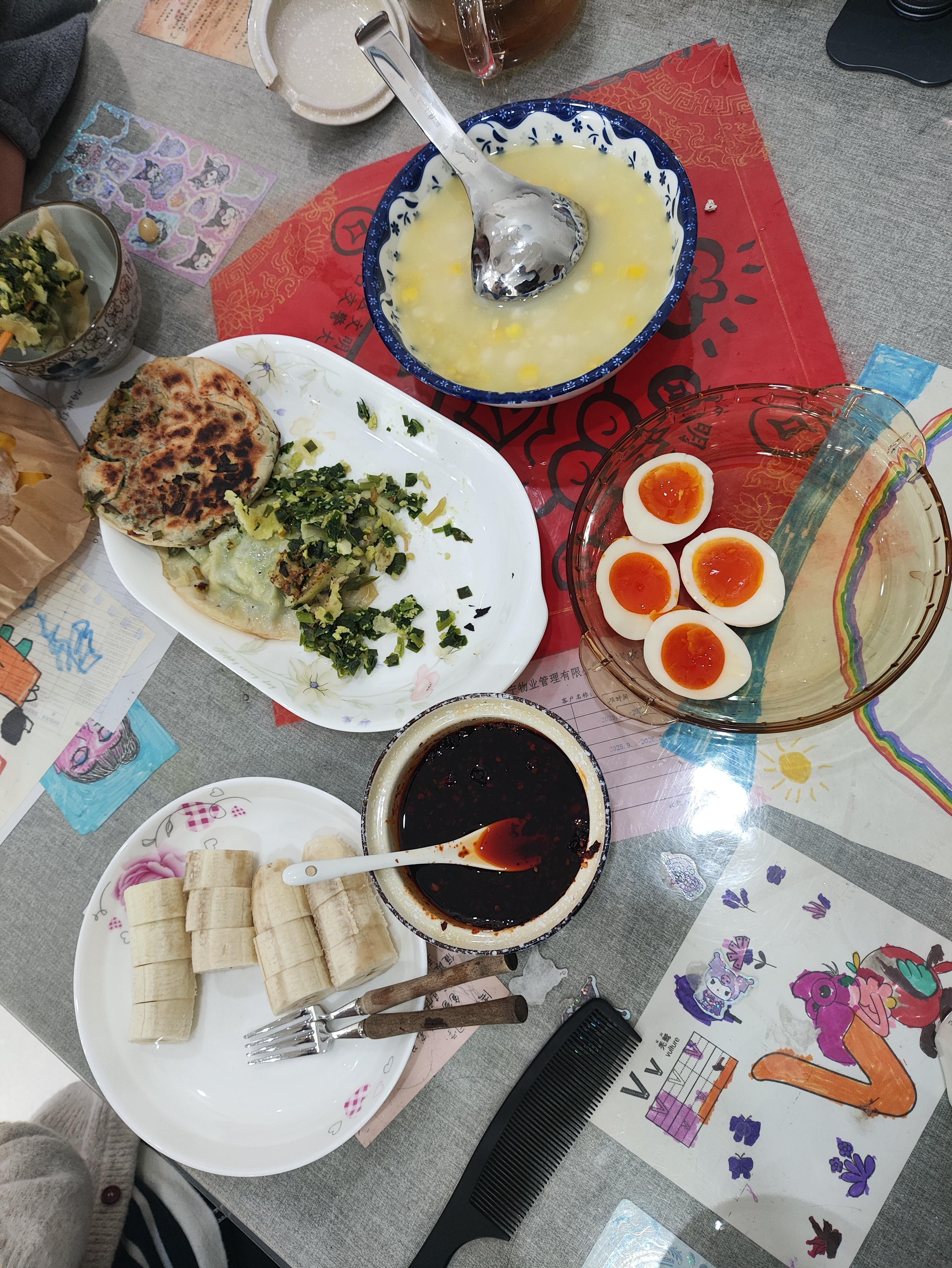 吃兰么琦妙依好好吃饭，大姐今儿期中考试了，加油吧，时间过得快呀[墨镜]​​​