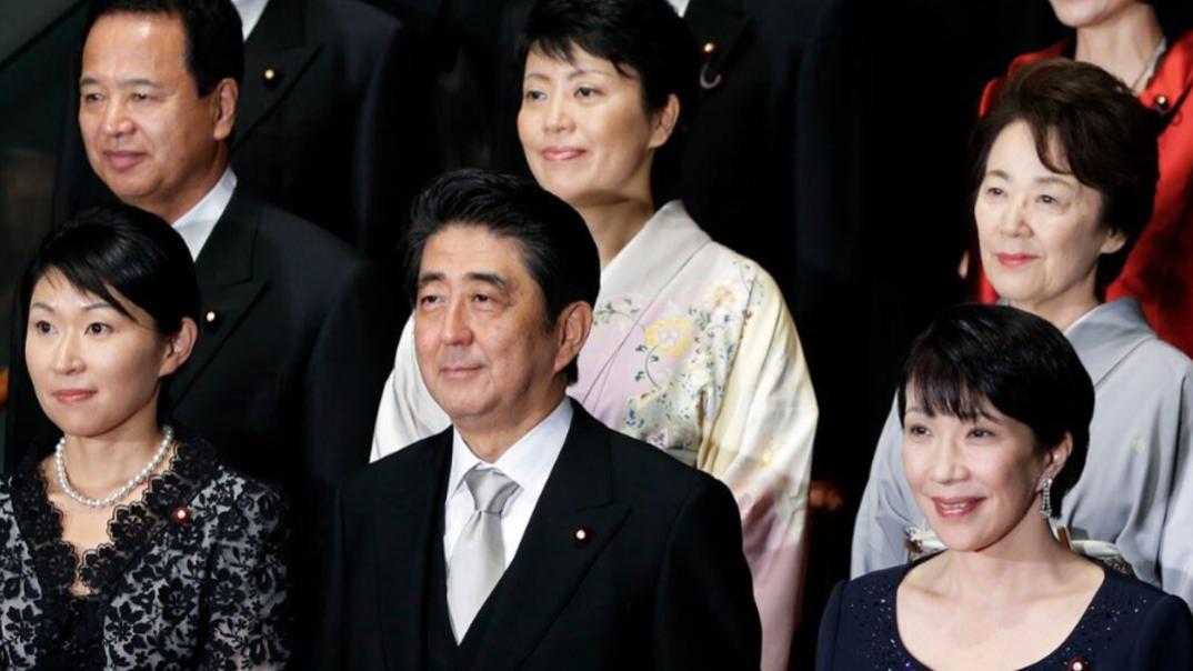 铁打的门阀，流水的首相，石破茂上岗不到1年就下岗。安倍晋三和他的爱徒高市早苗的