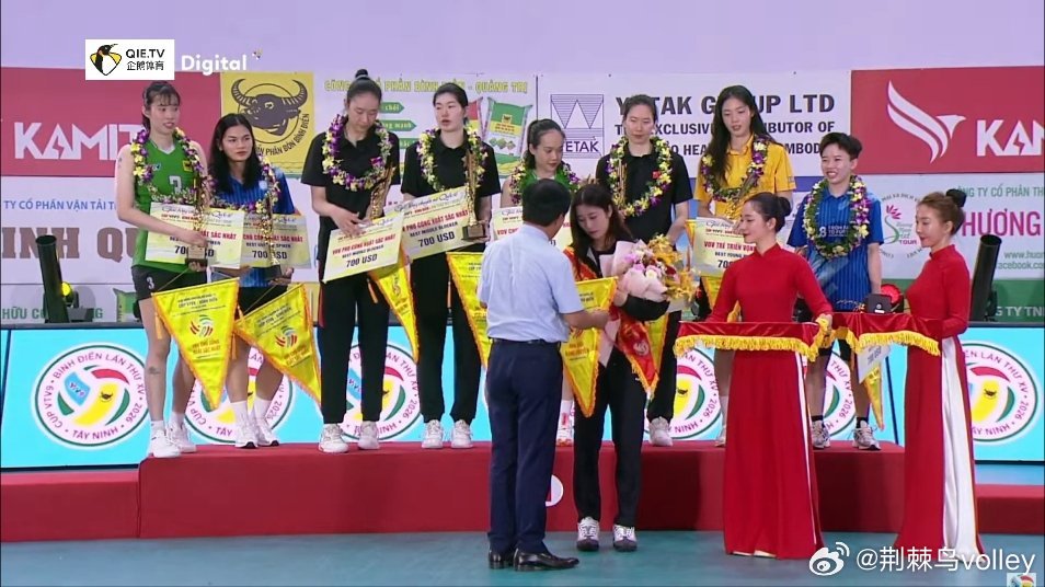 越南VTV女排邀请赛最佳阵容MVP:陈氏清翠🇻🇳最佳主攻:陈氏清翠🇻🇳
