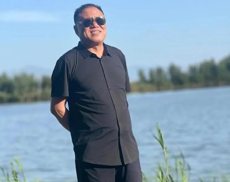 《中年人的血泪觉醒：年轻时不屑搞钱，40岁后只剩窝囊气！》