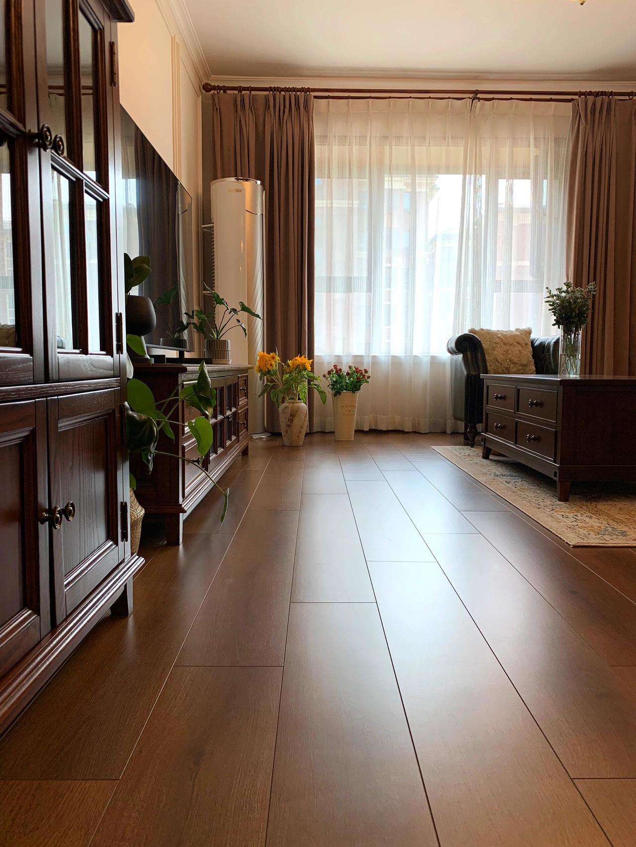 最近刷到天津一位屋主的家，忍不住多看两眼，套内115㎡的四室，女主人既喜欢当下干