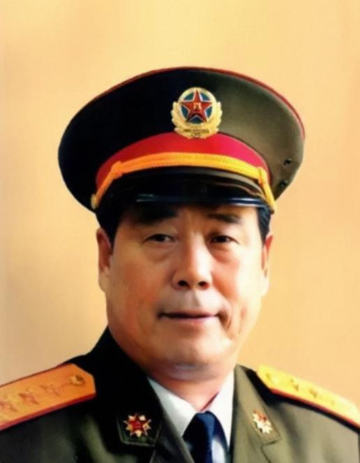 1986年，成都军区司令员傅全有来到墨脱边防的军营视察，却看到军营三百多人全都身