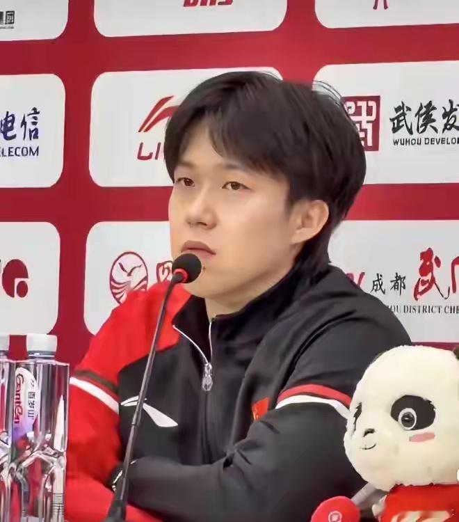 赛后新闻发布会王楚钦表示：“这个冠军不只属于我们八个人，而是属于整个中国乒乓球队