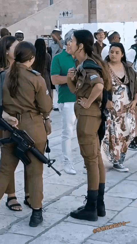 战场上不论对方女兵有多美和水灵，都要把她当敌人予以打击解放军自卫战就遭越南女兵