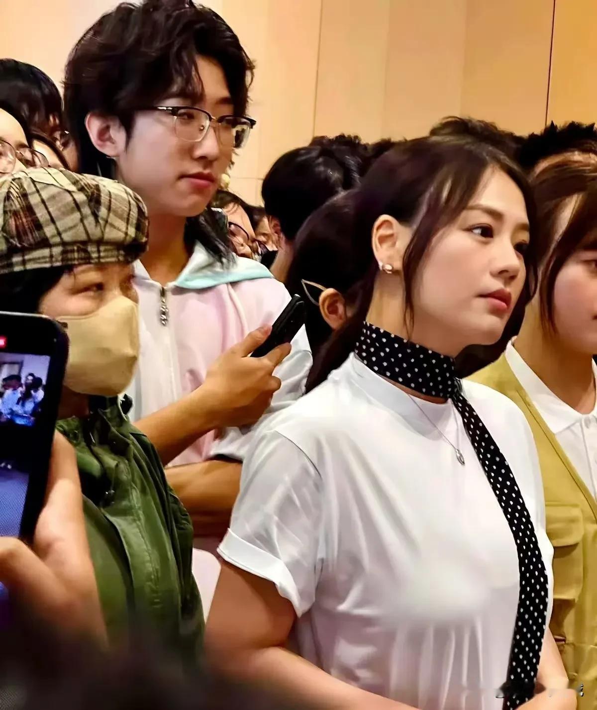 南通大学，迎来了美女明星！居然是她？如果不看照片，你能认出这两天到南通大学来