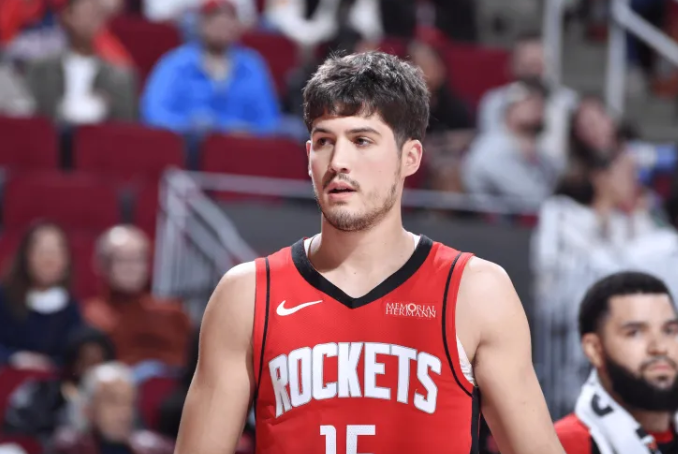 NBA杯赛小组赛，火箭110-121不敌马刺。随后，NBA记者SteveJo