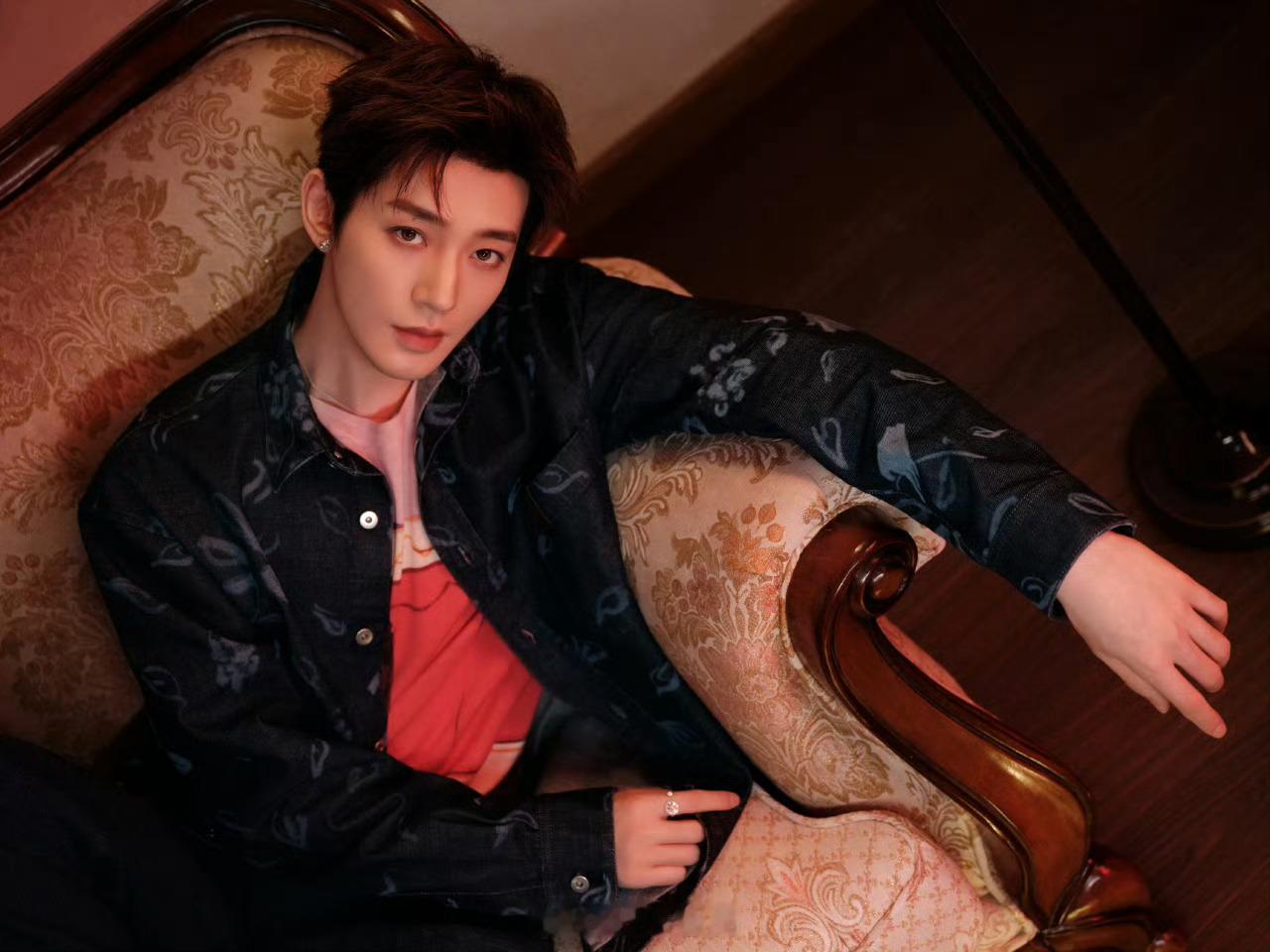 就是这感觉这范儿，独一无二邓为太潮了，潮到我心花怒放邓为直播古早潮男味儿