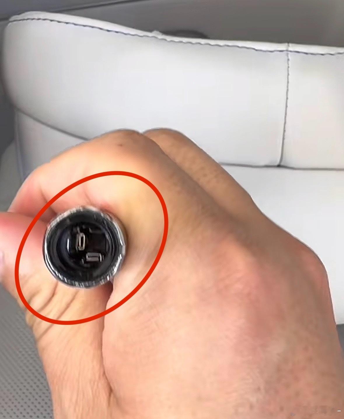 头枕喇叭1、一部分带头枕扬声器的车，主驾头枕是不能拆下来的，比如xx；2、华为问