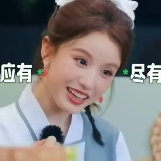 张雅琪是觉得自己高人一等，她认为做具体事情的人都是低她一等的，没用。她靠扮演，靠