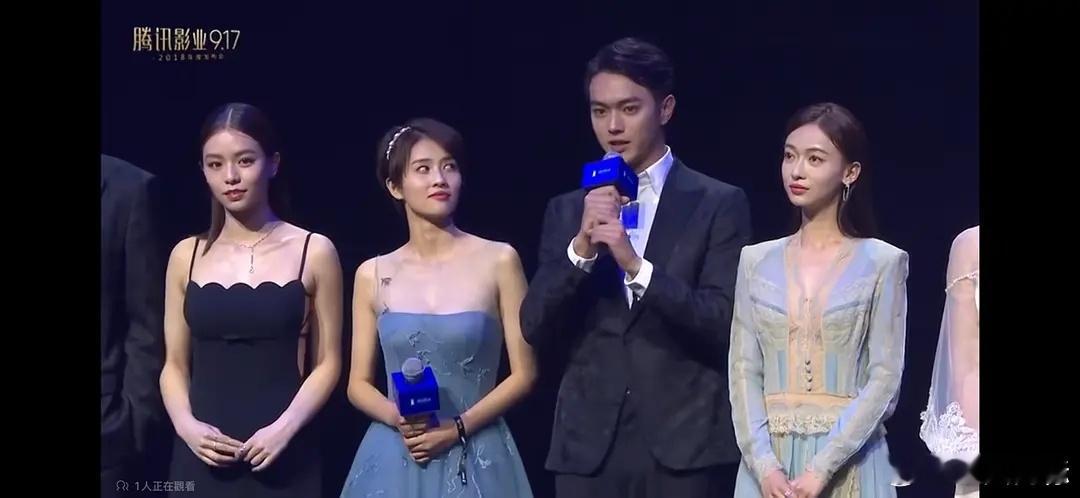 客观来说，白鹿早期是素人中的普女，现在是娱乐圈里的普女