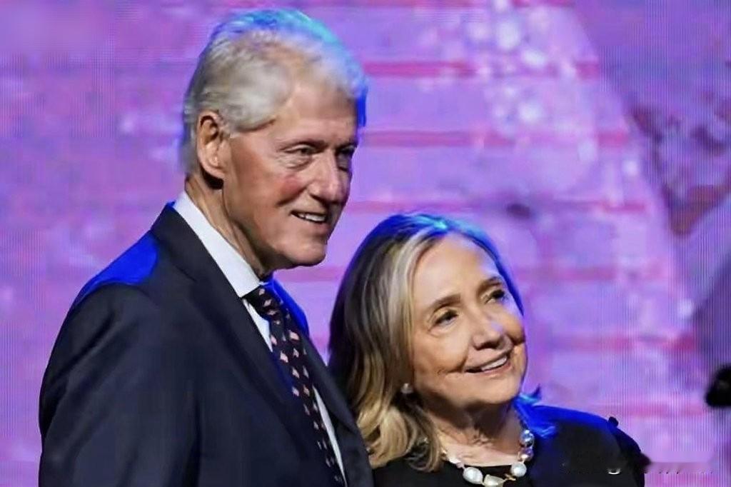 尘埃落定！最终权贵们还是选择了弃车保帅的策略！就在这两天，沉默了许久的克林顿夫