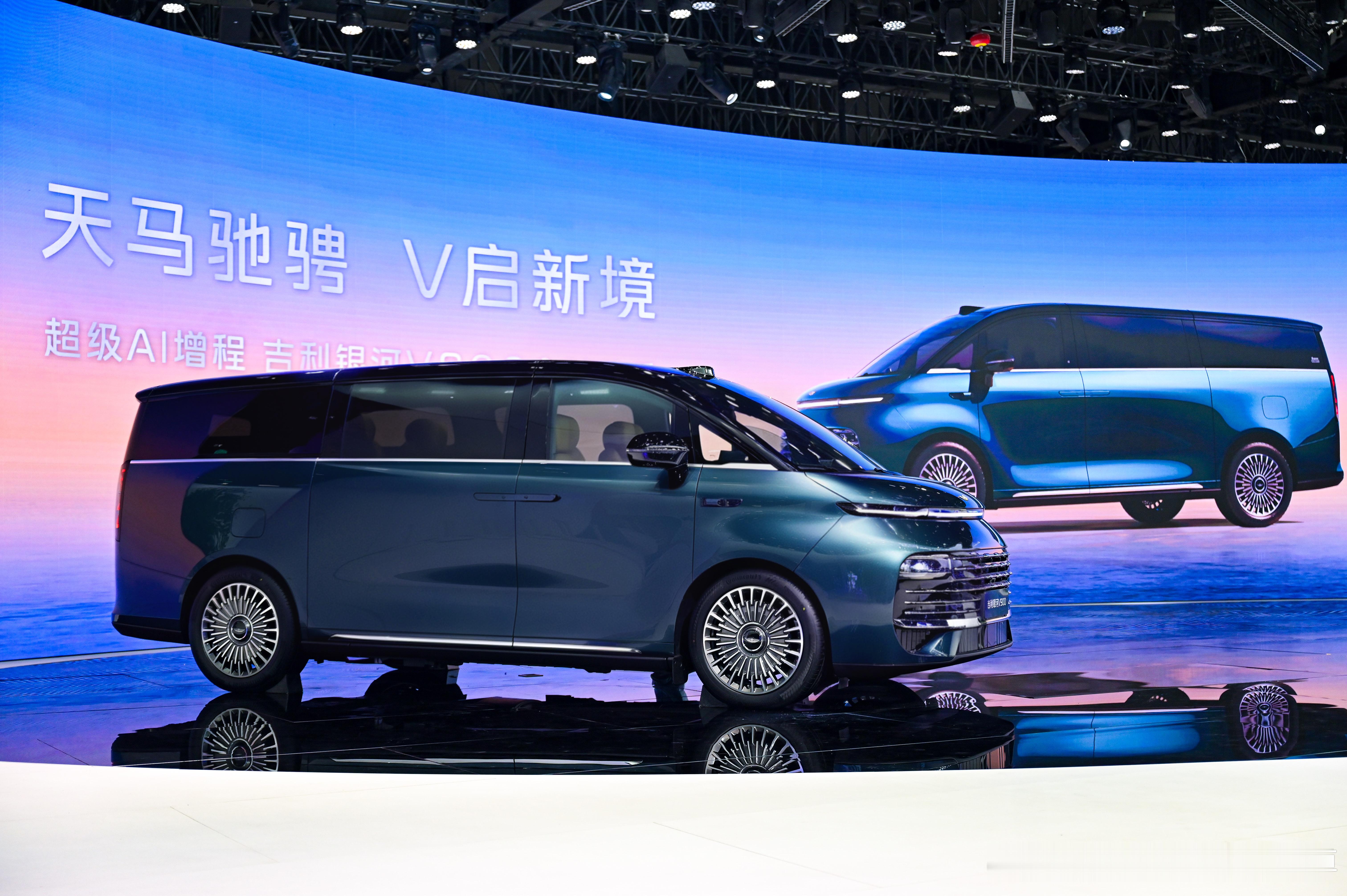 吉利银河11月销量亮眼，百万新程，全域领跑11月销量132652辆，同比增长7