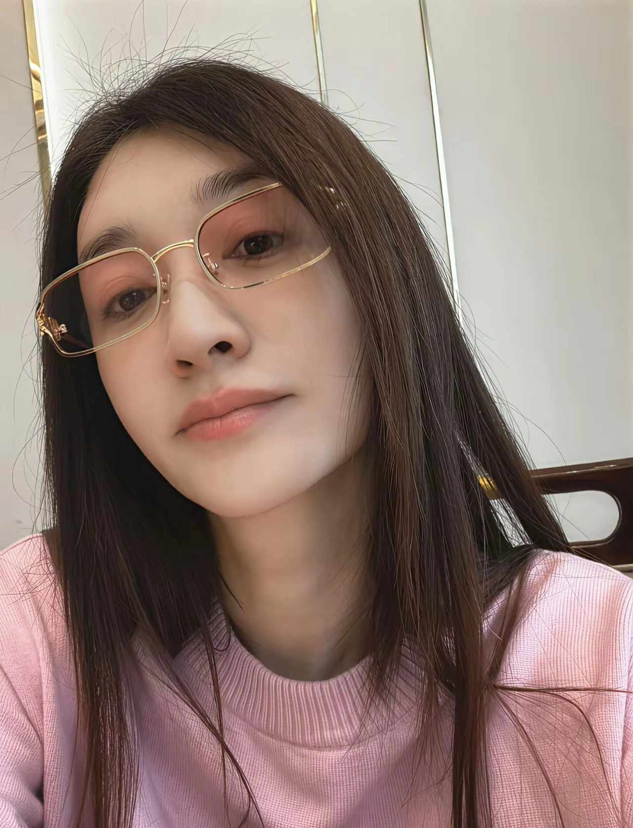 李小冉这个年纪离婚了，说实在就很丧偶一样也没有孩子，现在就是该吃吃该喝喝闲下来就