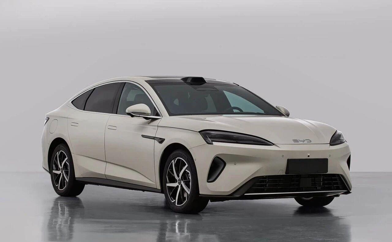 2026款比亚迪海豹07DM-i是一款定位“技术平权”的B+级插电混动轿车，核心