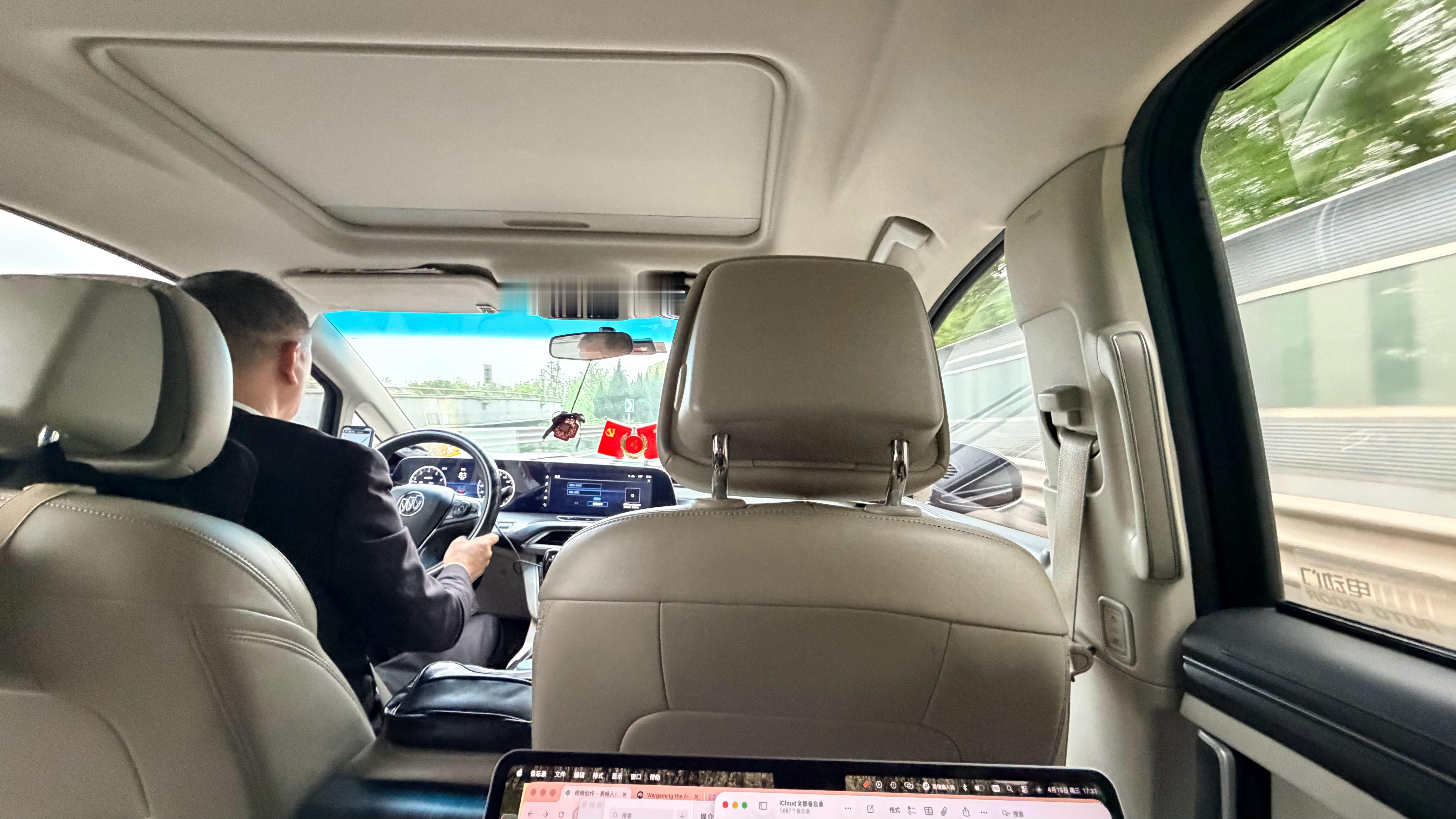 今天同时乘坐了岚图梦想家和别克GL8，都要跑1小时以上的路程。总结就是，GL8