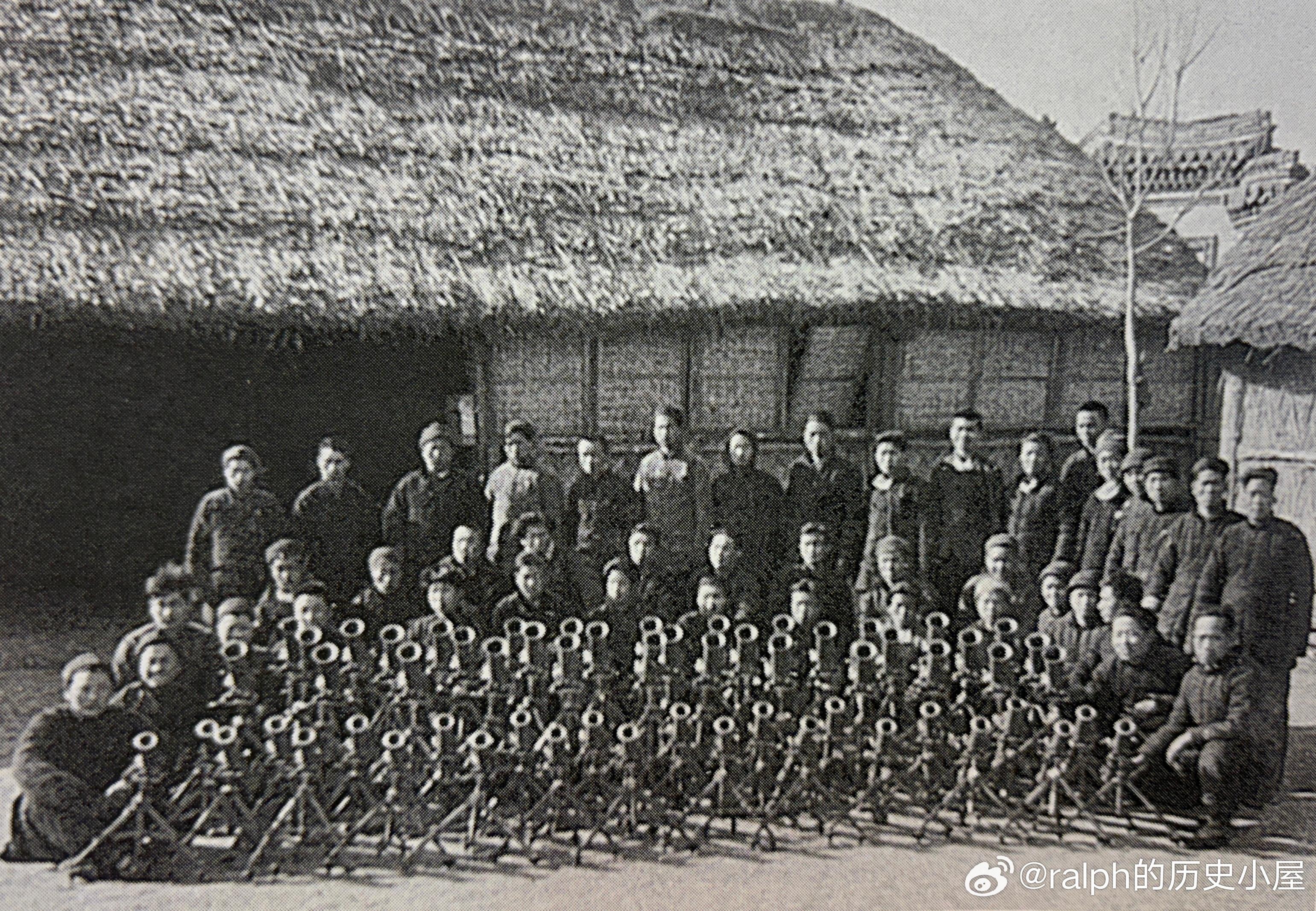 1945年3月新四军一师军工部政委罗湘涛赠给粟裕的照片和背面签名。位于江苏省宝应