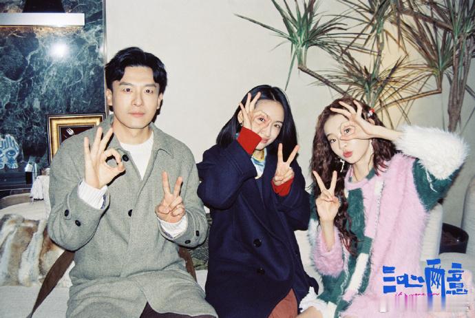 林依晨张艺凡互喂蛋糕林依晨张艺凡没喝中药但吃了蛋糕林依晨张艺凡互喂蛋糕好甜！一