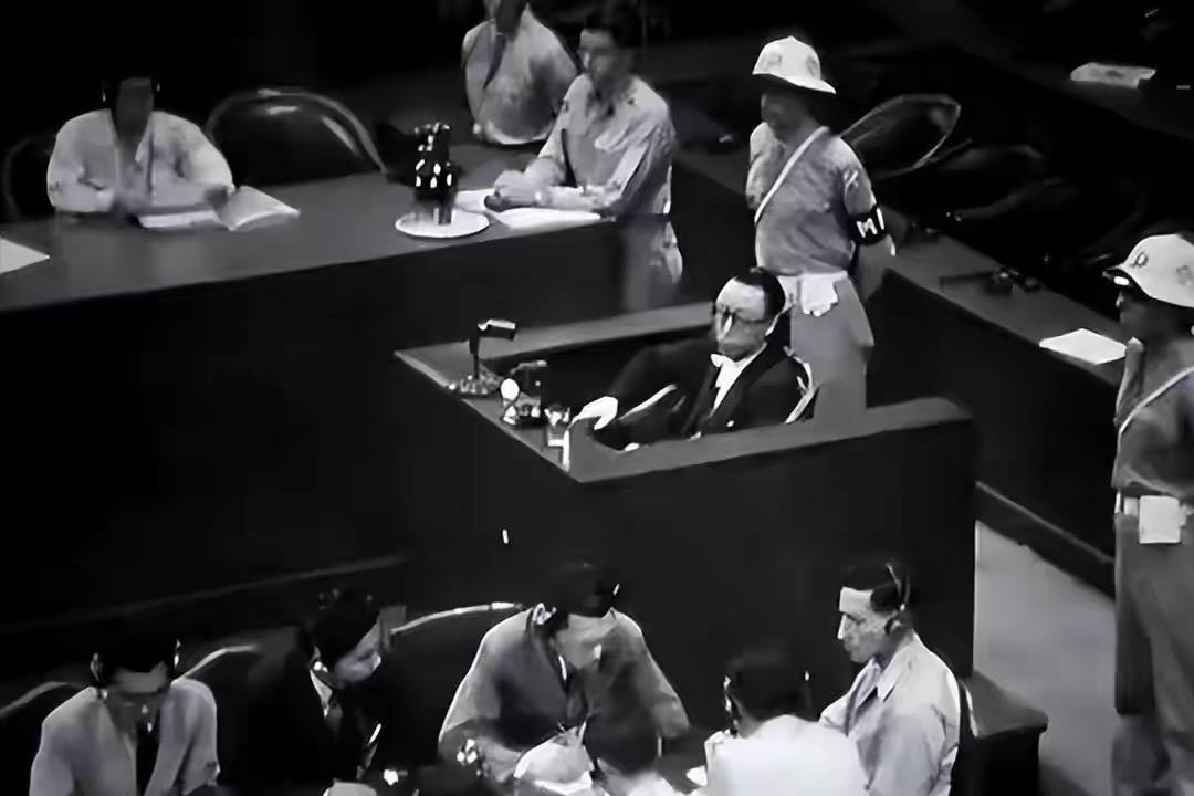 溥仪在伪满洲国，拥有多少权力？当时伪满洲国的女明星李香兰跟溥仪和他的「御用挂