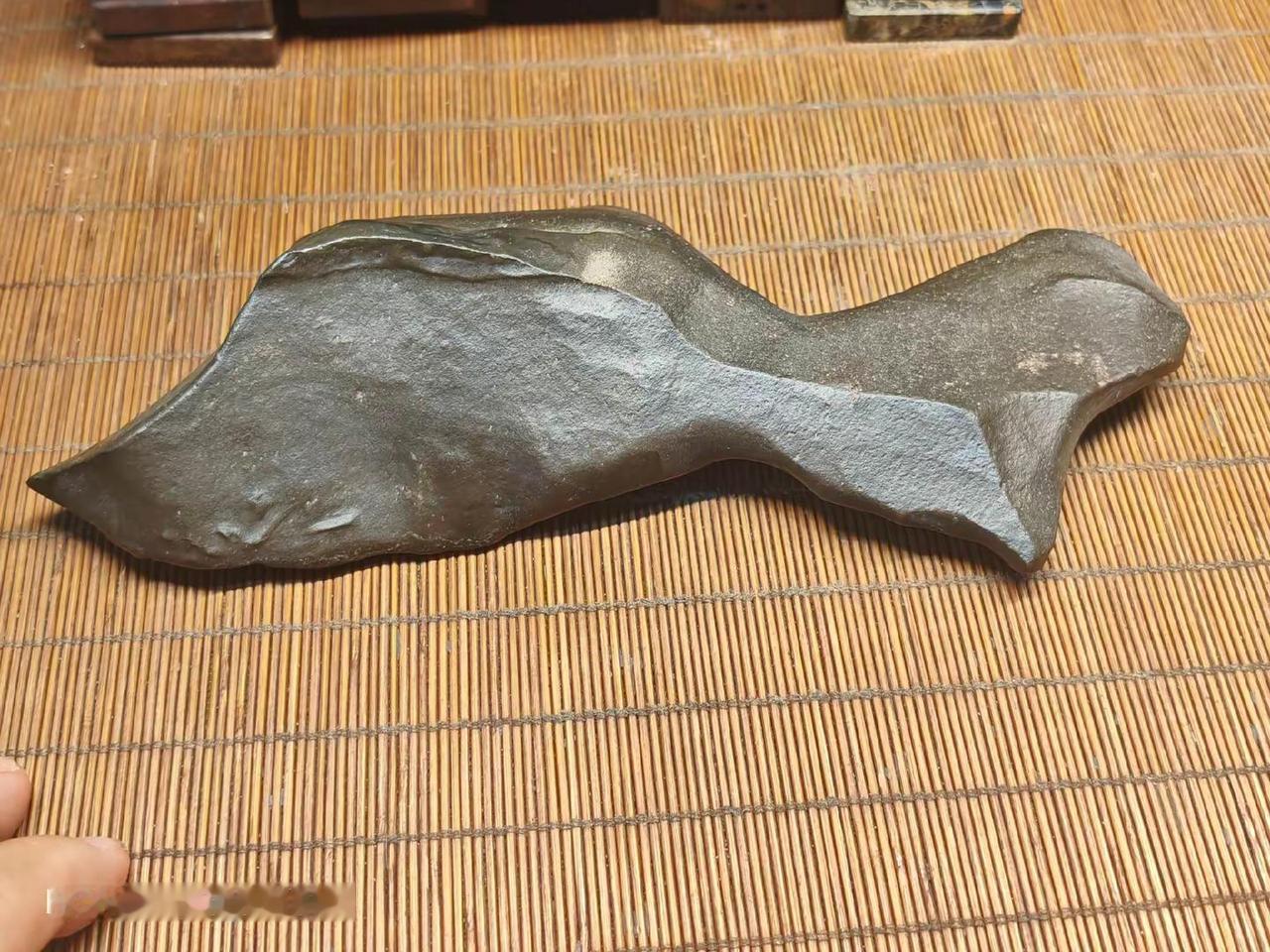 一料难求的天然奇石新石器时代石斧型石手把件篆刻解读自制仿齐国官印形制滑石
