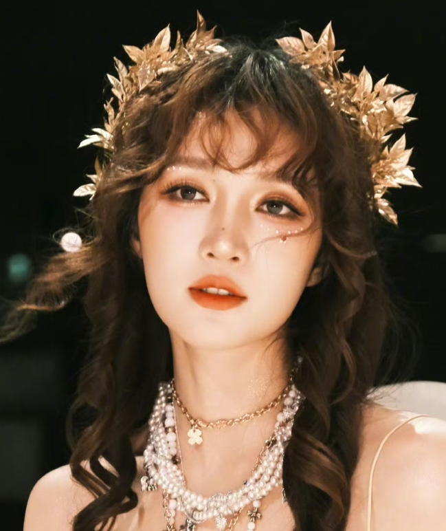 歌手孟佳冲上热搜这一次遭遇太过尴尬，她实在忍不了了，于是发文吐槽，却又突然自我