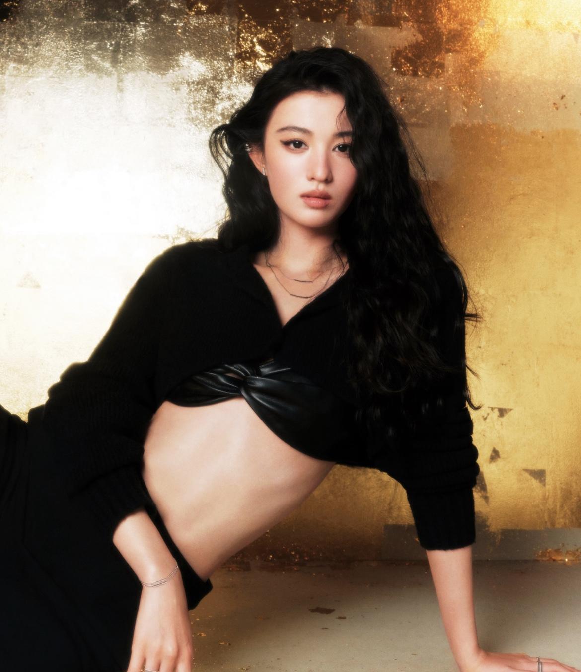 好美的脸，好美的身材。王楚然xWonderland新刊封面大片全方位3