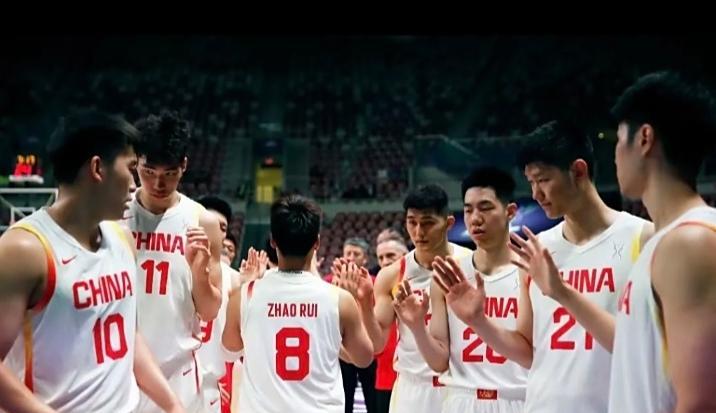 中国男篮获得银牌，阵容或重大调整，7人面临淘汰，归化球员加入作为最不看好的一