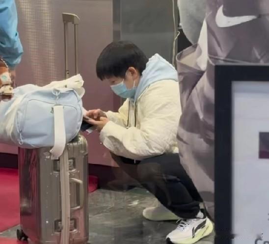 莎莎太可怜了！河北队输球，自己本身最该伤心的，还要笑着安慰佳佳！还没等自己整