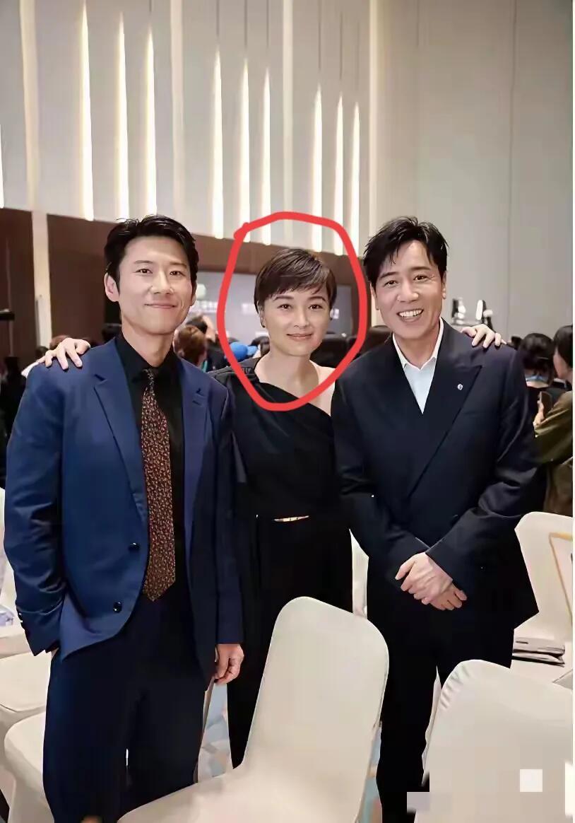 这三位演员的同框太养眼了，他们都是演艺圈里演技数一数二的演员，王骁虽不是科班出身