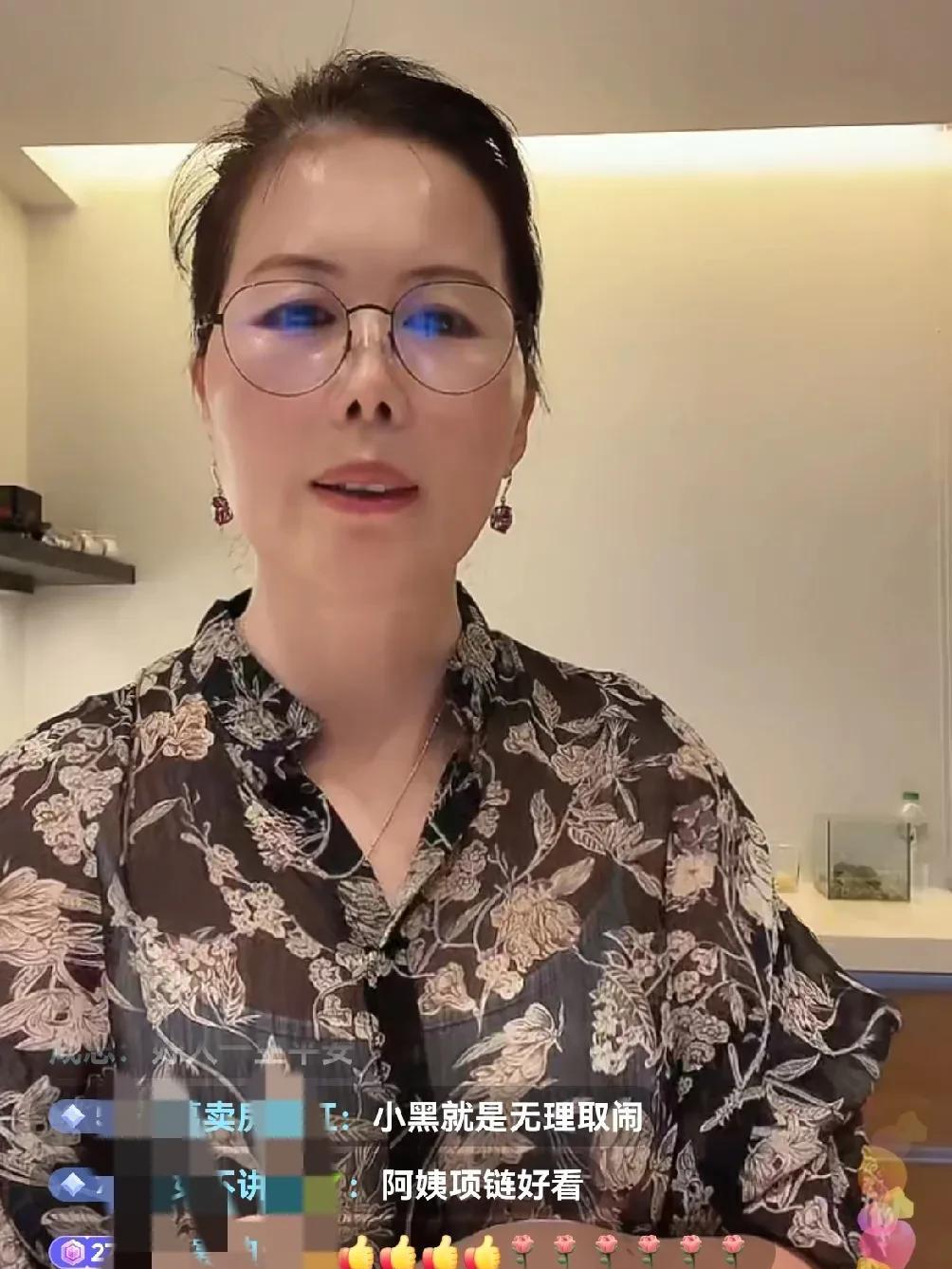汪小菲这次还没小杨阿姨情商高！自从麻六记湿粉出现问题后，汪小菲和马筱梅都没有直