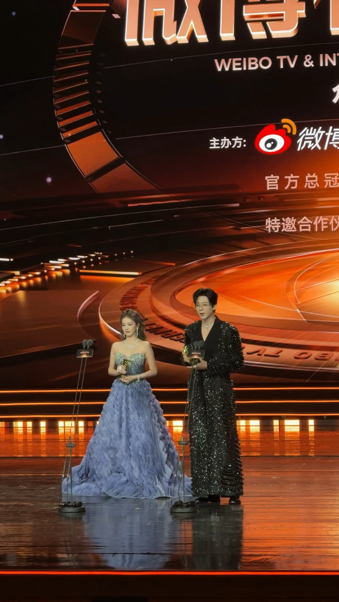 笑死了，一年又一年，白鹿刘宇宁内娱同桌[作揖]白鹿刘宇宁内娱同桌微博视界大会