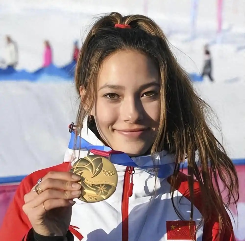 北京冬奥会上有归化选手31名，但本届只有谷爱凌1个人还在！冰球的28人（男冰15