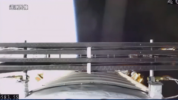 神舟22号飞船与火箭分离，还有太阳帆板展开全过程。继神舟八号之后，时隔十四年