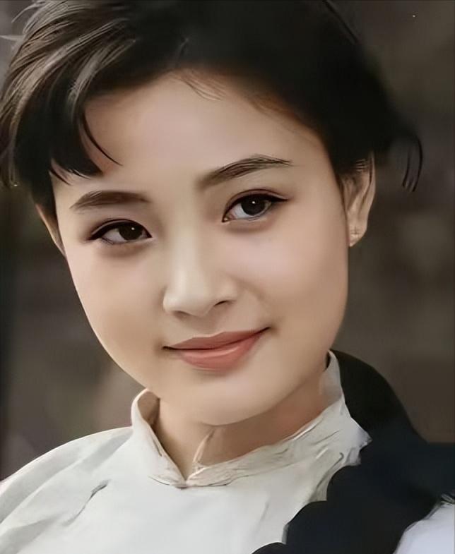 我感觉演员当中，面相变化最大的就是陈冲了，别人老了多少还都能看出点年轻时的样子来