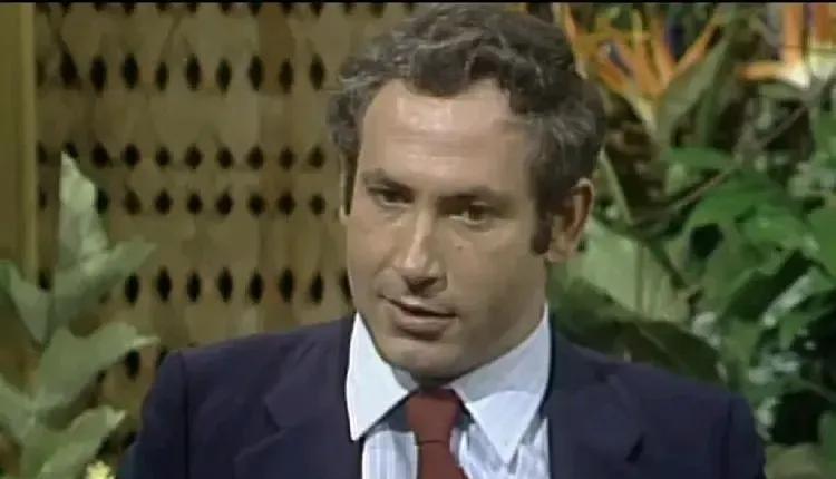 头发白了，肚子圆了，权力还在手里攥着。内塔尼亚胡一家四口，活成了以色列最硬的钉