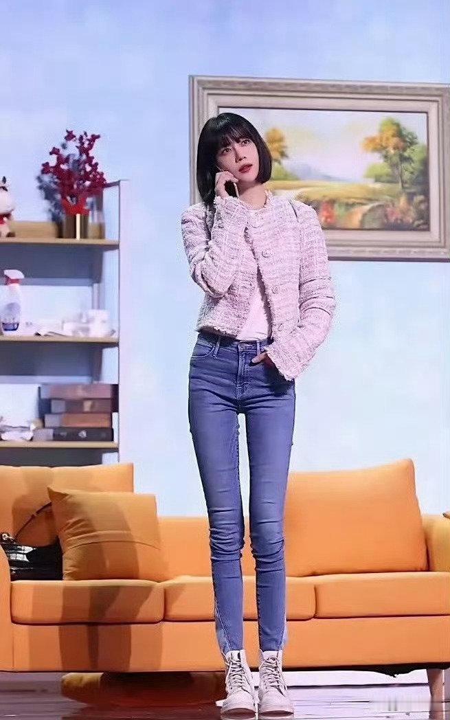 除了李溪芮的腿还有谁能穿这样的牛仔裤啊？