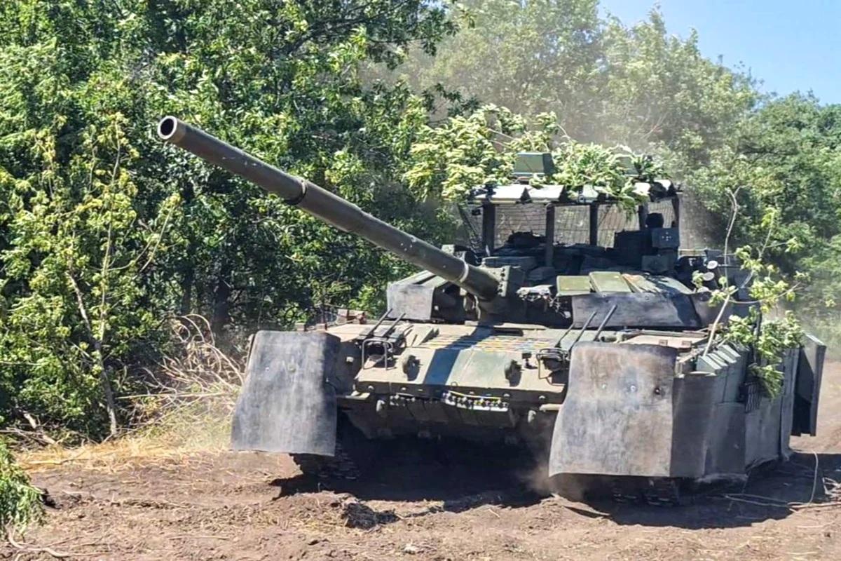 俄媒称新型T-72B3A坦克能击落无人机并已装备前线部队俄罗斯媒体《消息报》