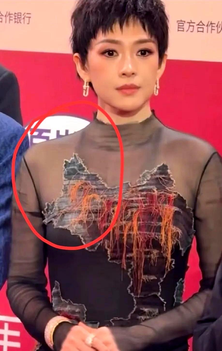 事实证明，再美的女人也扛不住短发！章子怡在电影节一头利落短发出场，本来走路的