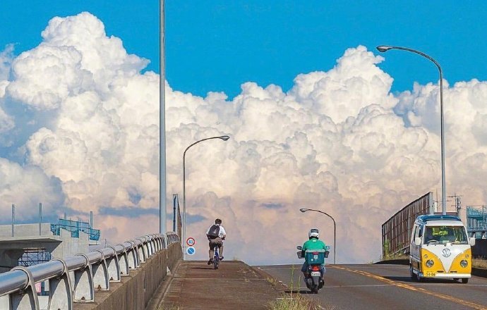 像极了漫画里的夏天，太治愈了。☁️​​​