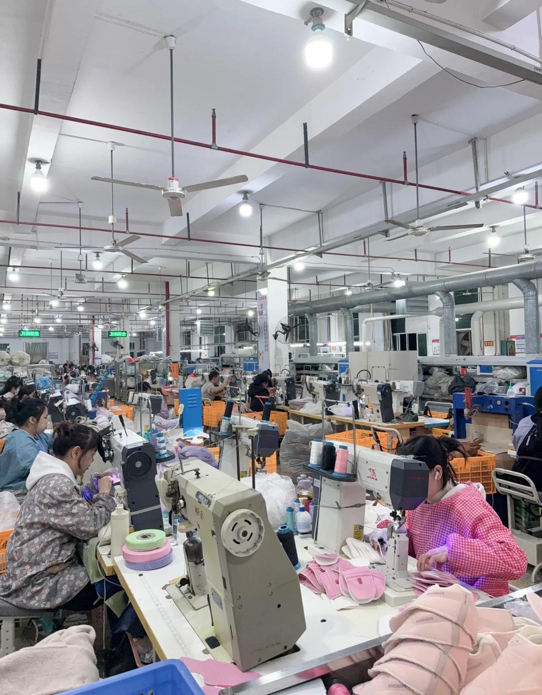 我在福建晋江市陈埭镇的鞋厂干了8年，老板没有给我买过社保。陈埭镇的运动鞋制